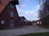 Frontansicht der Halle 1 mit Haupteingang